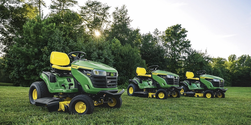 Read more about the article Benefits of Buying John Deere Tractors & Riding Mowers